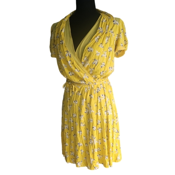 2/$20 Juicy Couture - Floral Silk Wrap Dress - Size Medium - Picture 6 of 10